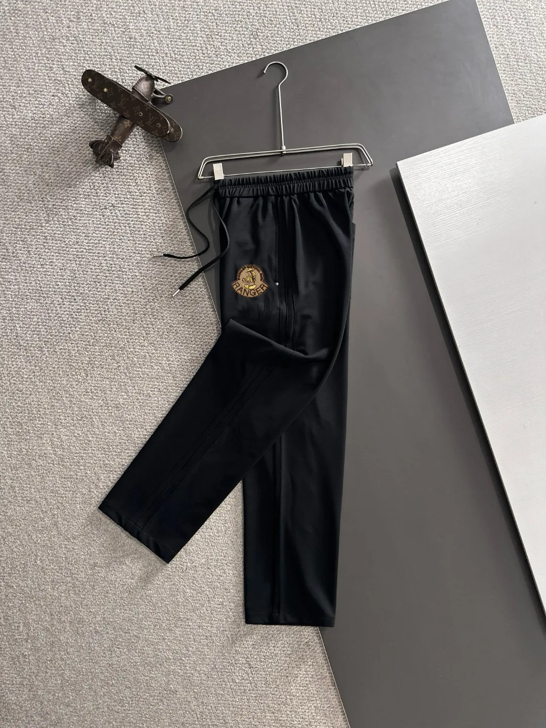 P150， 🐎 🆕2026 New Arrival ！ Classic LOGO ， ， ， 。 ， 。 ：Black Dark Gray Size：29-36